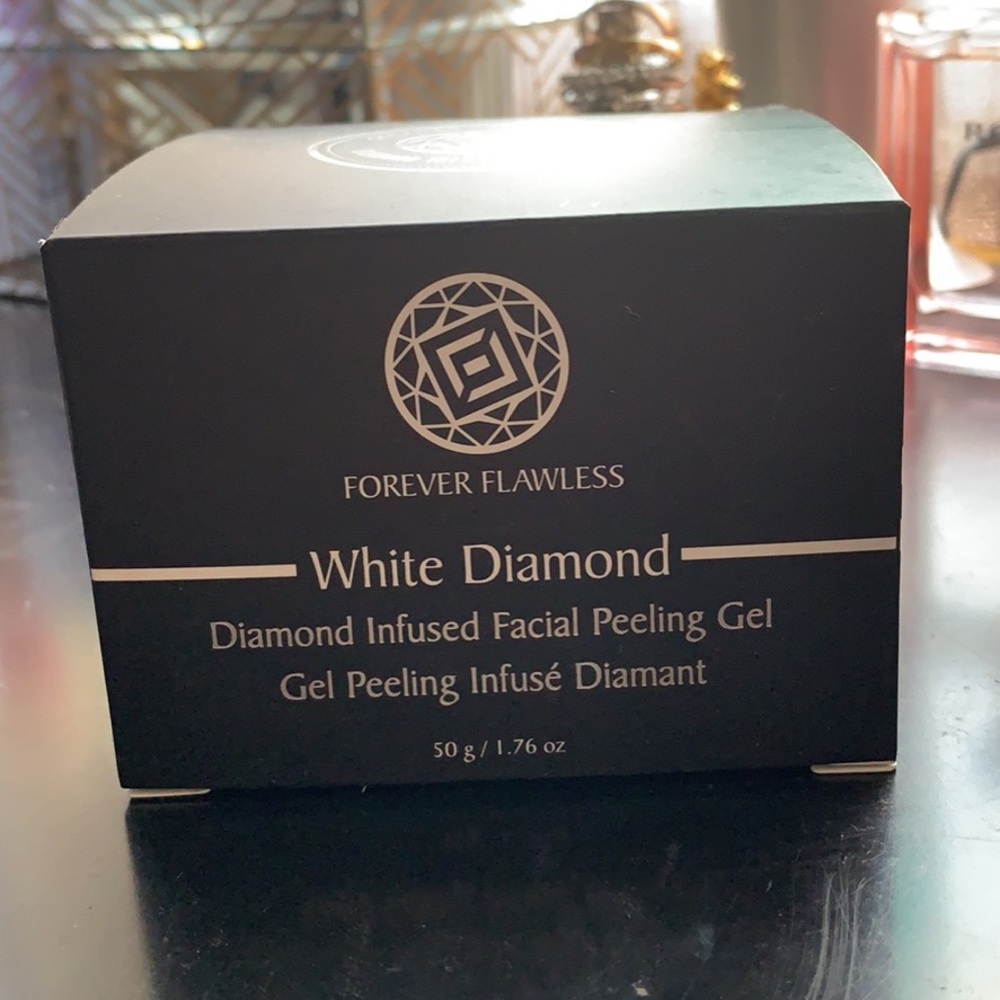 Diamond infused face peeling gel